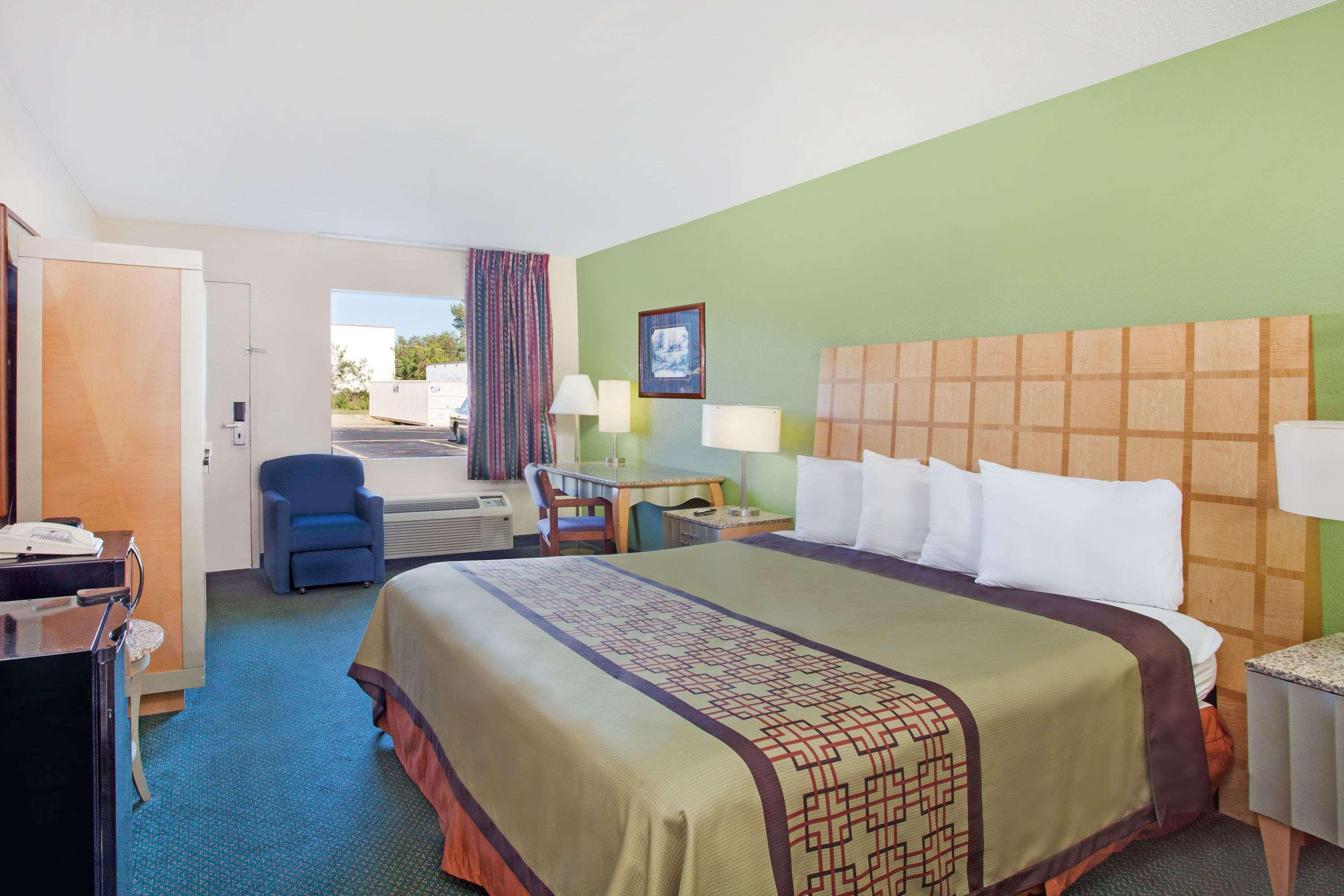 Days Inn By Wyndham גרינוויל מראה חיצוני תמונה